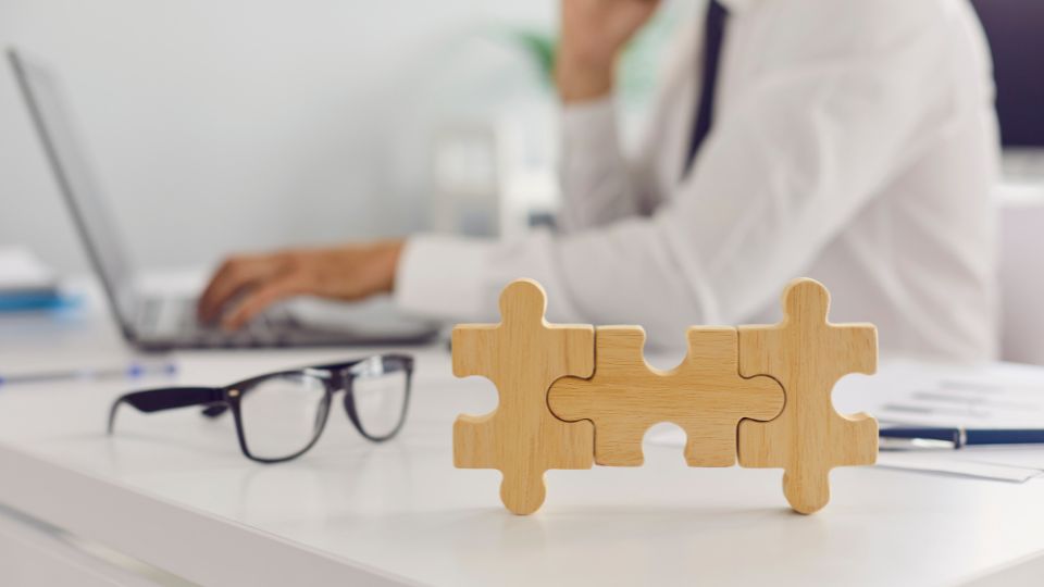 zdjęcie puzzle okulary